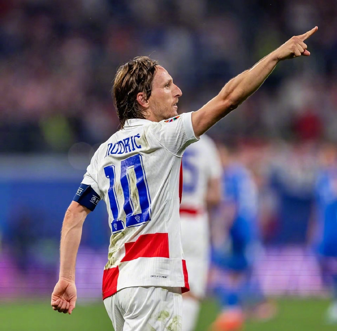 泡沫期（Bubble）生存法则：利用对手怕被淘汰的心理进行疯狂掠夺。（泡沫期生存指南：借势对手的淘汰焦虑，实现极速扩张）